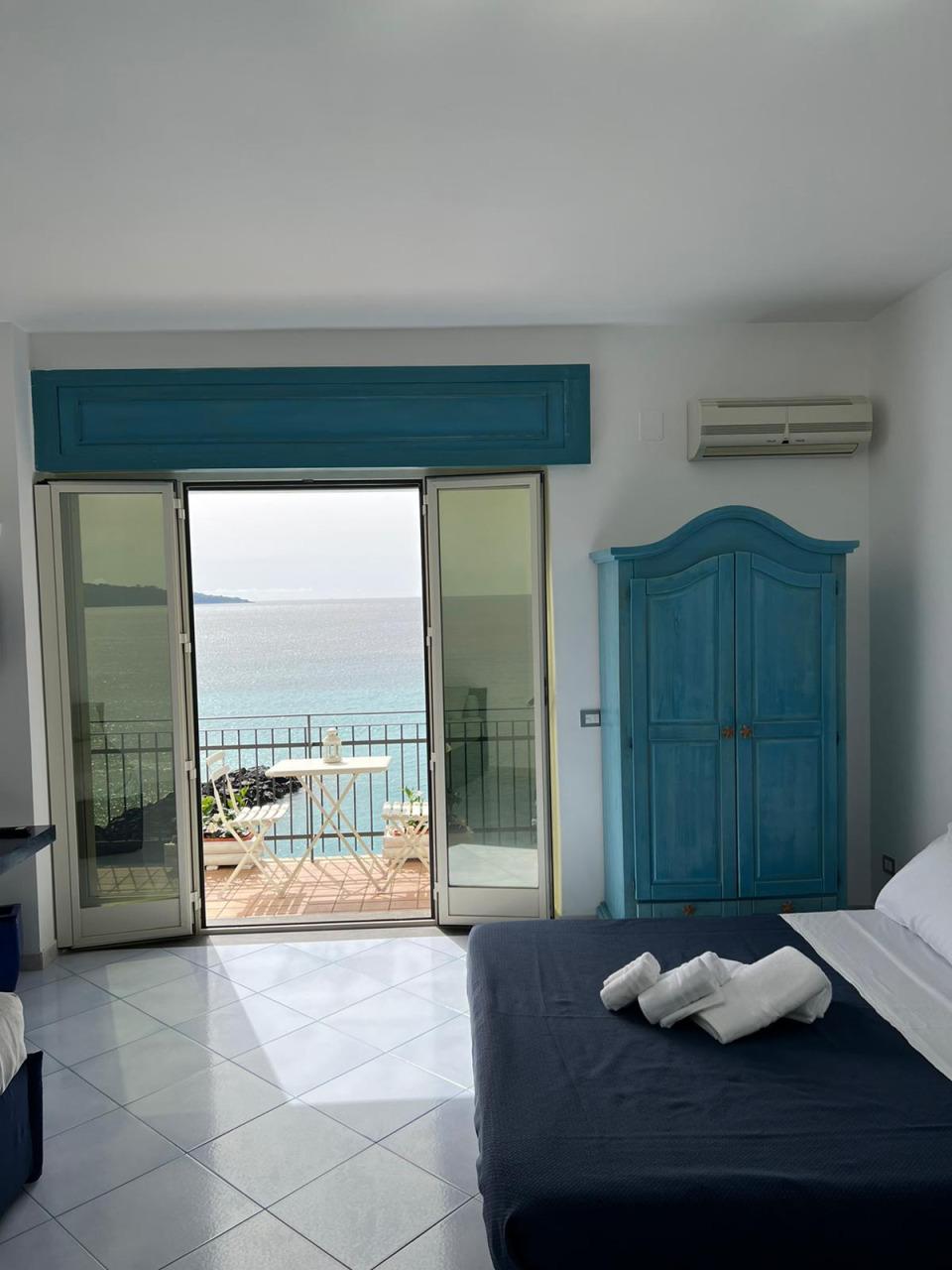 One bedroom Apartment with sea view terrace-2